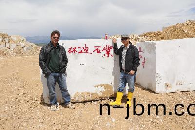 雲多拉灰(hui)鑛(kuang)山(shan)