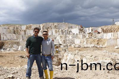 雲多拉灰鑛(kuang)山(shan)