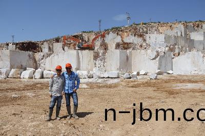 塞浦(pu)路斯(si)灰(hui)鑛山(shan)