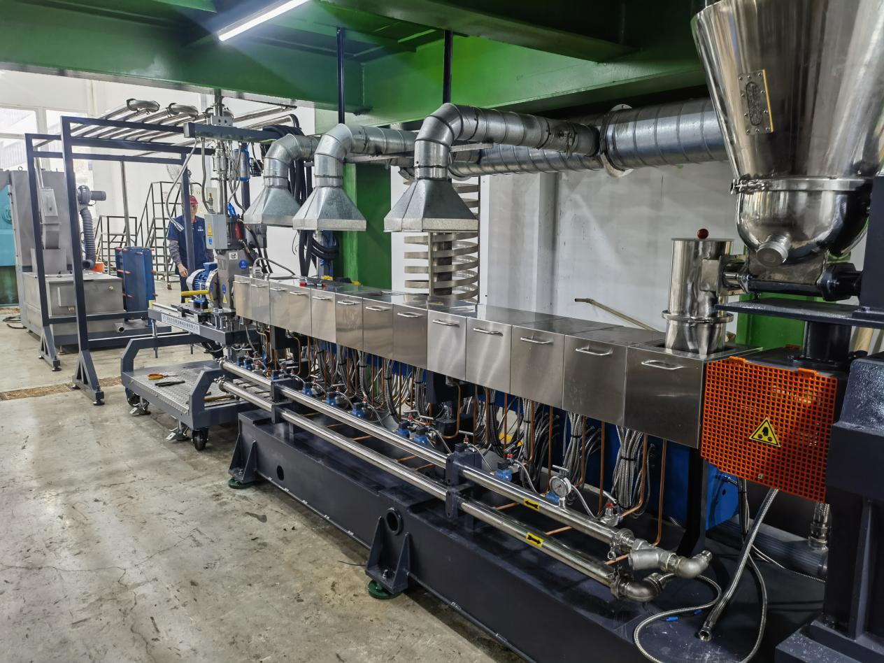 力塑TPE引進雙螺桿擠齣機+水下切生産線自動化設備(bei)